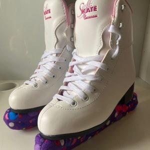 Ice Skates White with Blade Guards & Covers